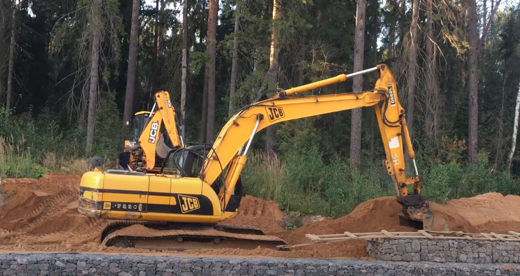 Гусеничный экскаватор JCB JS220